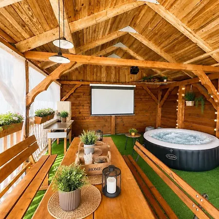Holiday home Mazurski Zakatek, Jacuzzi Wlasna Linia Brzegowa, Pomost